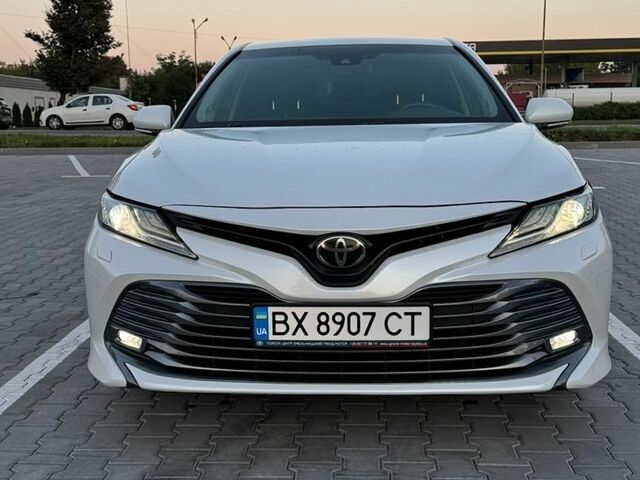 Белый Тойота Камри, объемом двигателя 2.49 л и пробегом 82 тыс. км за 23000 $, фото 1 на Automoto.ua