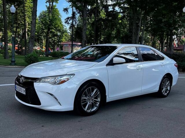 Белый Тойота Камри, объемом двигателя 2.49 л и пробегом 64 тыс. км за 15000 $, фото 1 на Automoto.ua