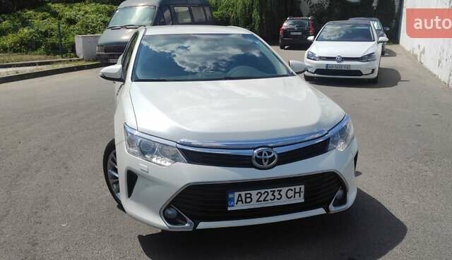 Білий Тойота Камрі, об'ємом двигуна 2.5 л та пробігом 194 тис. км за 19900 $, фото 1 на Automoto.ua