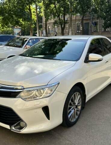 Белый Тойота Камри, объемом двигателя 2.49 л и пробегом 143 тыс. км за 20000 $, фото 1 на Automoto.ua