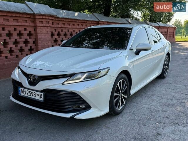 Белый Тойота Камри, объемом двигателя 2.49 л и пробегом 155 тыс. км за 18900 $, фото 1 на Automoto.ua