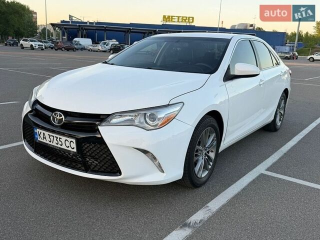 Белый Тойота Камри, объемом двигателя 2.49 л и пробегом 185 тыс. км за 13700 $, фото 1 на Automoto.ua