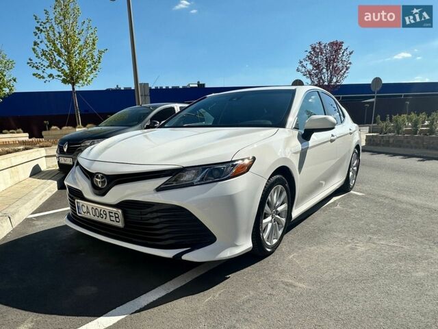Білий Тойота Камрі, об'ємом двигуна 2.49 л та пробігом 176 тис. км за 16800 $, фото 1 на Automoto.ua