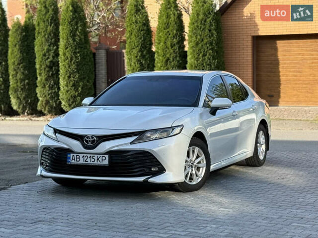 Белый Тойота Камри, объемом двигателя 2.49 л и пробегом 175 тыс. км за 21500 $, фото 1 на Automoto.ua