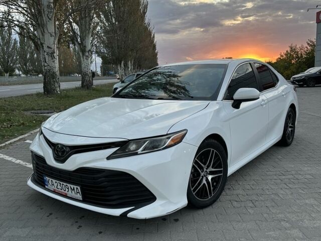 Белый Тойота Камри, объемом двигателя 2.5 л и пробегом 116 тыс. км за 16950 $, фото 1 на Automoto.ua