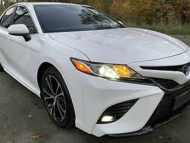 Білий Тойота Камрі, об'ємом двигуна 2.5 л та пробігом 95 тис. км за 17400 $, фото 1 на Automoto.ua