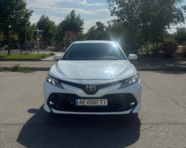 Белый Тойота Камри, объемом двигателя 2.49 л и пробегом 153 тыс. км за 20000 $, фото 1 на Automoto.ua