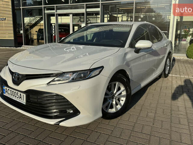 Белый Тойота Камри, объемом двигателя 2.49 л и пробегом 137 тыс. км за 21950 $, фото 1 на Automoto.ua