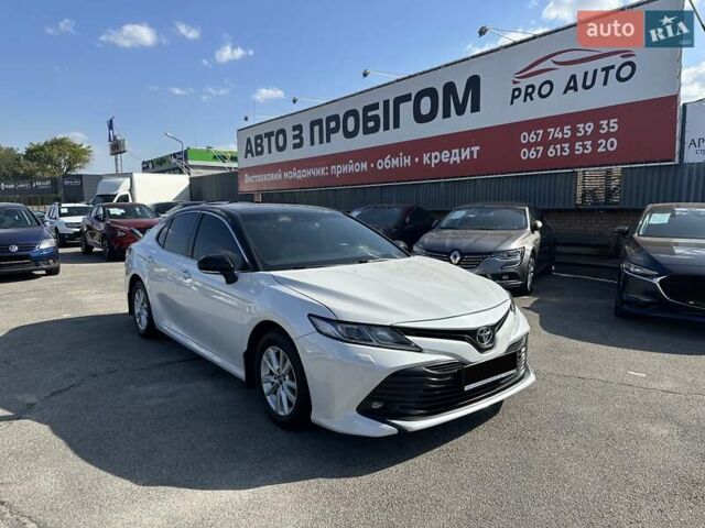 Белый Тойота Камри, объемом двигателя 2.49 л и пробегом 221 тыс. км за 17800 $, фото 1 на Automoto.ua