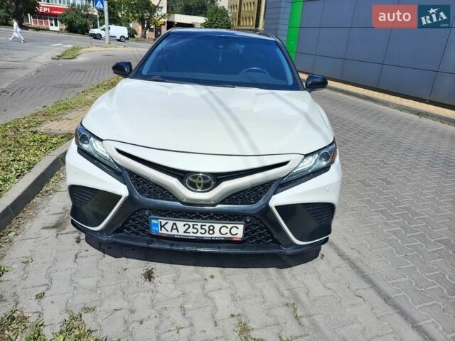 Белый Тойота Камри, объемом двигателя 2.5 л и пробегом 115 тыс. км за 22200 $, фото 1 на Automoto.ua