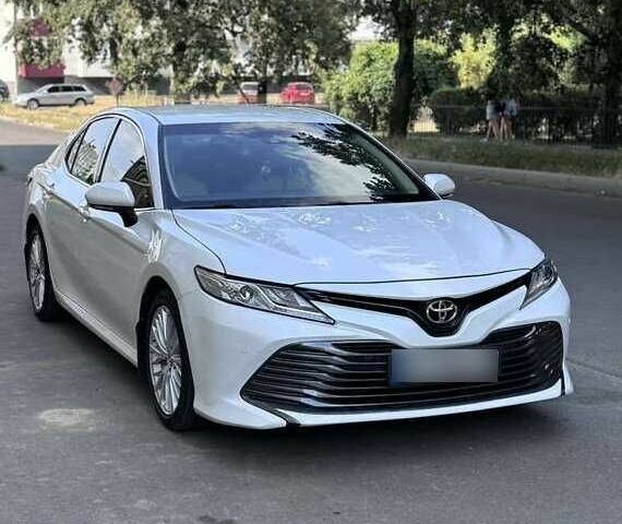 Белый Тойота Камри, объемом двигателя 2.5 л и пробегом 58 тыс. км за 15500 $, фото 1 на Automoto.ua