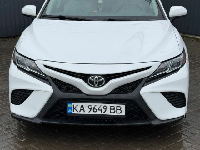 Белый Тойота Камри, объемом двигателя 2.5 л и пробегом 116 тыс. км за 15840 $, фото 1 на Automoto.ua