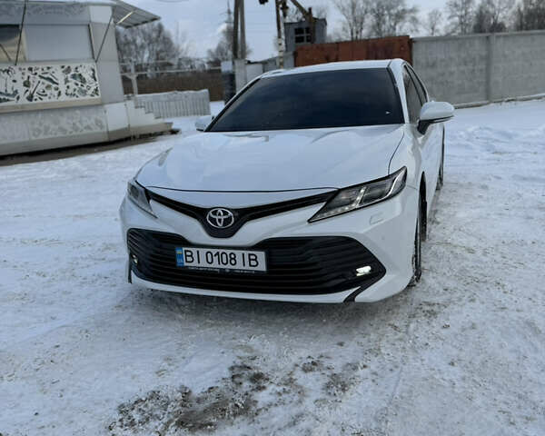 Белый Тойота Камри, объемом двигателя 2.5 л и пробегом 122 тыс. км за 22800 $, фото 1 на Automoto.ua