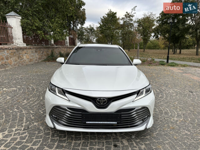 Белый Тойота Камри, объемом двигателя 2.49 л и пробегом 160 тыс. км за 23200 $, фото 1 на Automoto.ua
