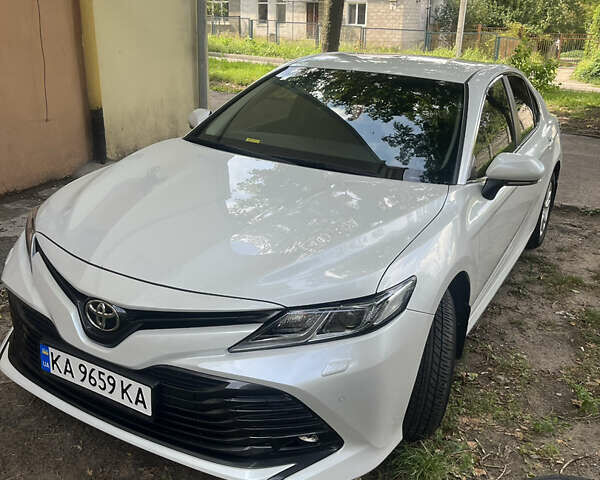 Білий Тойота Камрі, об'ємом двигуна 2.5 л та пробігом 107 тис. км за 22500 $, фото 1 на Automoto.ua