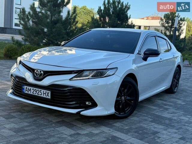 Белый Тойота Камри, объемом двигателя 2.5 л и пробегом 145 тыс. км за 18900 $, фото 1 на Automoto.ua