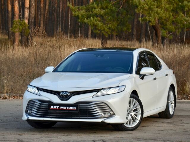 Білий Тойота Камрі, об'ємом двигуна 2.5 л та пробігом 8 тис. км за 33500 $, фото 1 на Automoto.ua