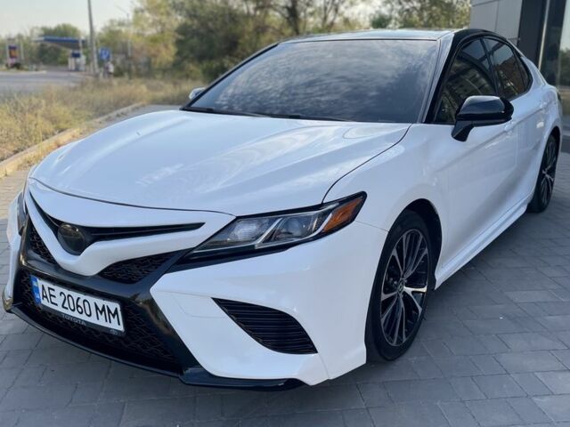 Белый Тойота Камри, объемом двигателя 2.5 л и пробегом 145 тыс. км за 19200 $, фото 1 на Automoto.ua