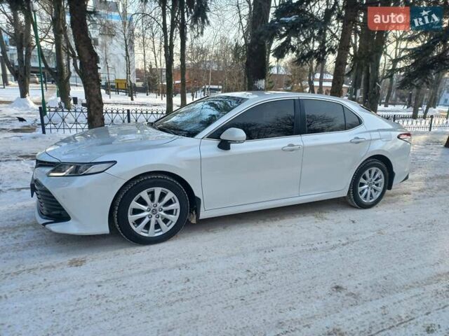 Белый Тойота Камри, объемом двигателя 2.49 л и пробегом 114 тыс. км за 22700 $, фото 1 на Automoto.ua