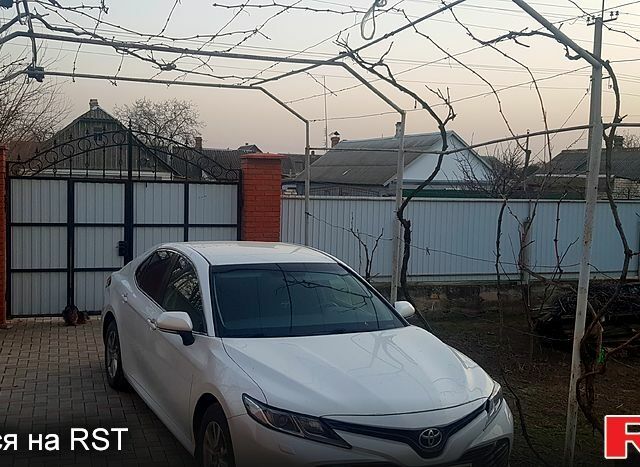 Белый Тойота Камри, объемом двигателя 2.5 л и пробегом 109 тыс. км за 22000 $, фото 1 на Automoto.ua