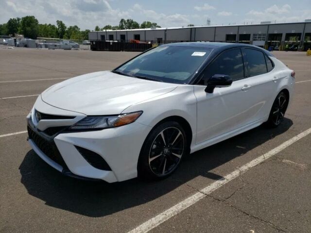 Белый Тойота Камри, объемом двигателя 2.5 л и пробегом 20 тыс. км за 17700 $, фото 1 на Automoto.ua