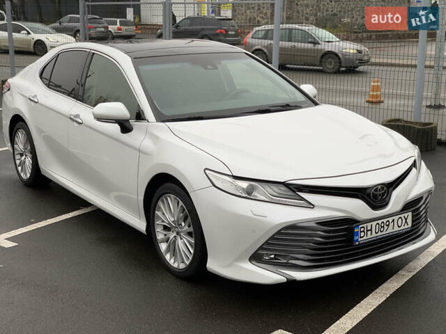 Белый Тойота Камри, объемом двигателя 2.49 л и пробегом 63 тыс. км за 23500 $, фото 1 на Automoto.ua