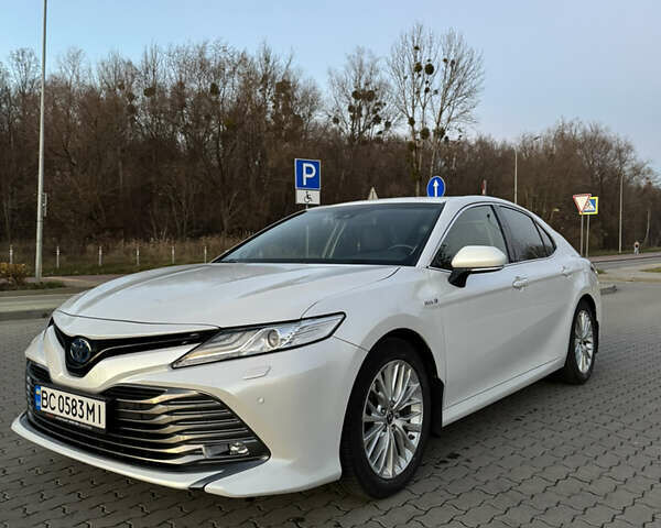 Белый Тойота Камри, объемом двигателя 2.49 л и пробегом 80 тыс. км за 27500 $, фото 1 на Automoto.ua