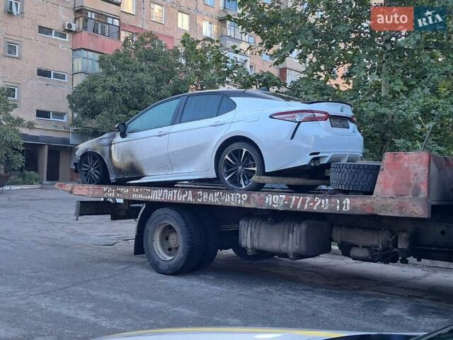 Белый Тойота Камри, объемом двигателя 2.5 л и пробегом 92 тыс. км за 5000 $, фото 1 на Automoto.ua