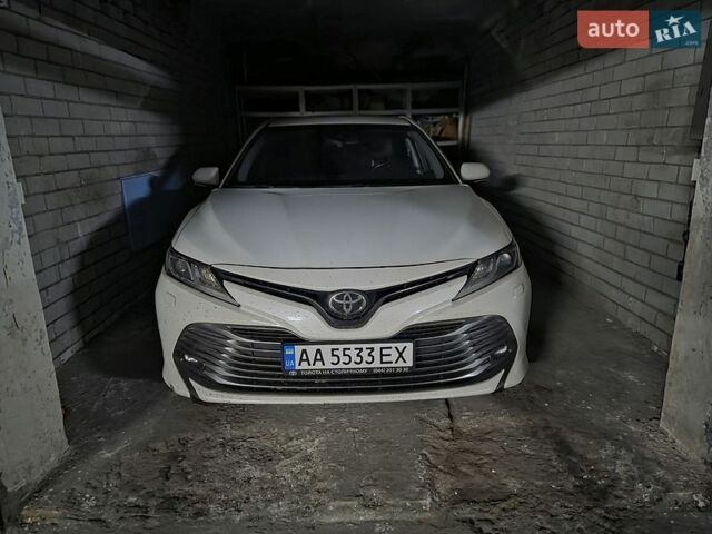 Белый Тойота Камри, объемом двигателя 2.49 л и пробегом 133 тыс. км за 24000 $, фото 1 на Automoto.ua