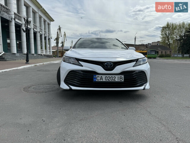 Белый Тойота Камри, объемом двигателя 2.49 л и пробегом 102 тыс. км за 22999 $, фото 1 на Automoto.ua