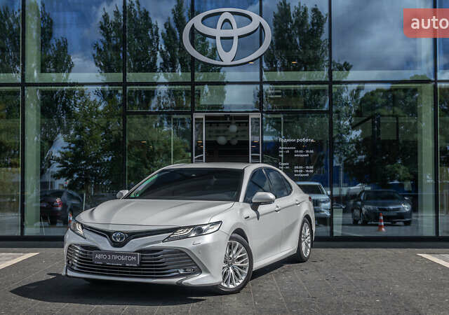 Белый Тойота Камри, объемом двигателя 2.49 л и пробегом 112 тыс. км за 30094 $, фото 1 на Automoto.ua