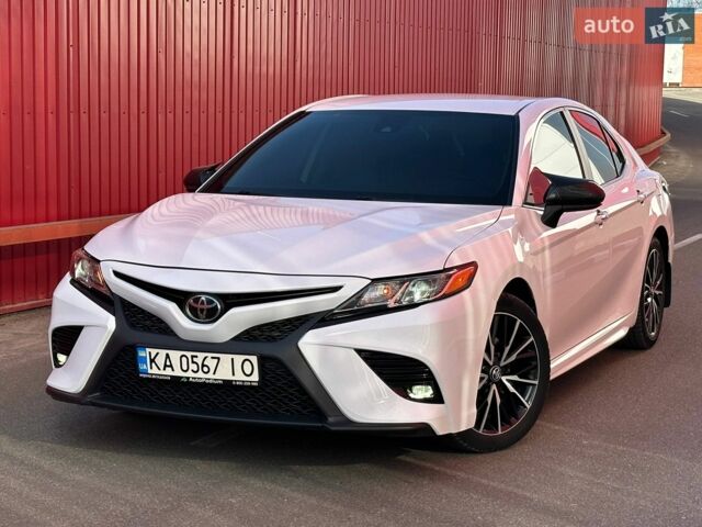 Белый Тойота Камри, объемом двигателя 2.49 л и пробегом 120 тыс. км за 17900 $, фото 1 на Automoto.ua