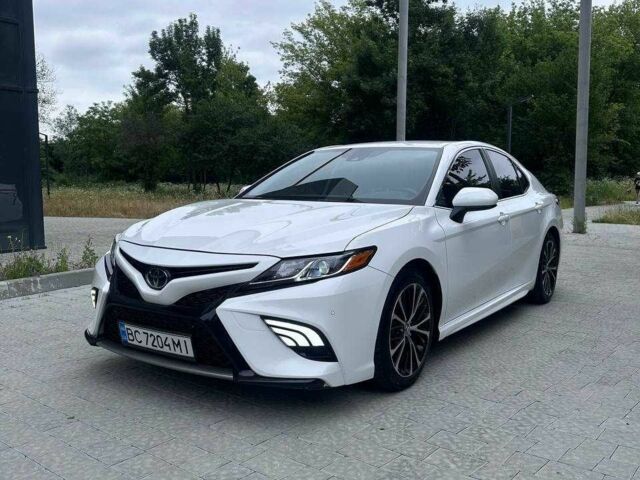 Білий Тойота Камрі, об'ємом двигуна 2.5 л та пробігом 70 тис. км за 22500 $, фото 1 на Automoto.ua