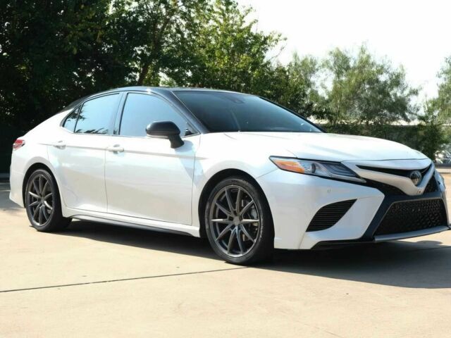 Белый Тойота Камри, объемом двигателя 3.5 л и пробегом 49 тыс. км за 12800 $, фото 1 на Automoto.ua