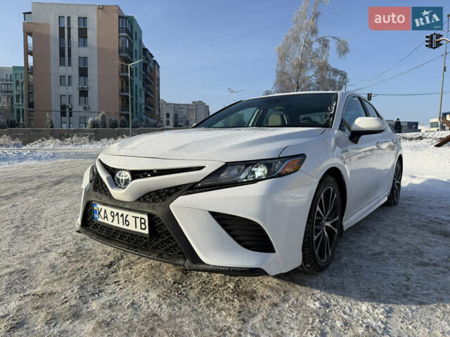 Белый Тойота Камри, объемом двигателя 2.49 л и пробегом 100 тыс. км за 24500 $, фото 1 на Automoto.ua