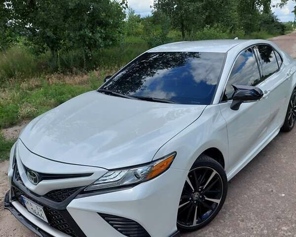Белый Тойота Камри, объемом двигателя 2.49 л и пробегом 42 тыс. км за 25500 $, фото 1 на Automoto.ua