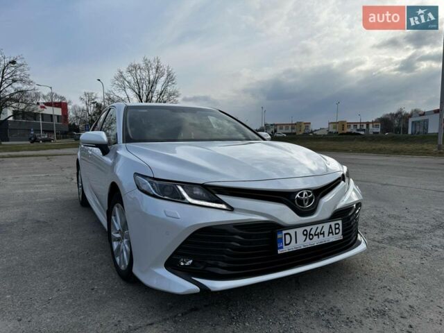 Белый Тойота Камри, объемом двигателя 2.49 л и пробегом 26 тыс. км за 25300 $, фото 1 на Automoto.ua