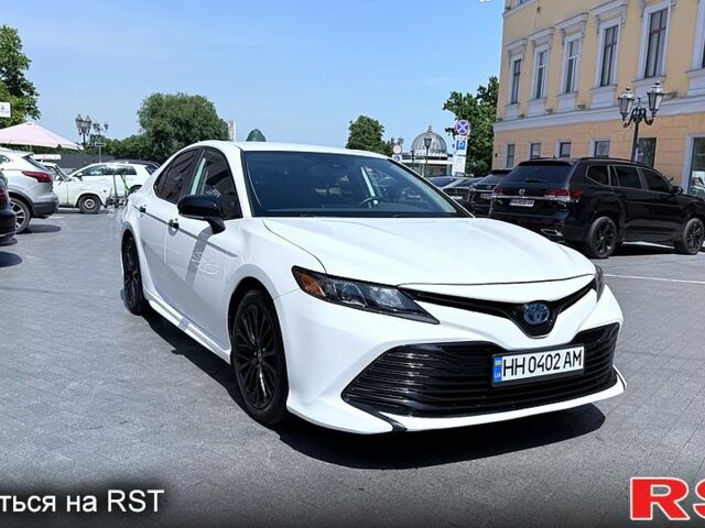 Белый Тойота Камри, объемом двигателя 2.5 л и пробегом 100 тыс. км за 36500 $, фото 1 на Automoto.ua