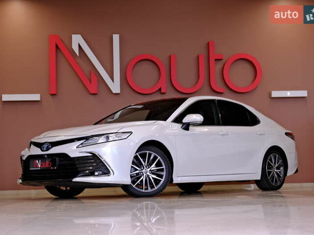 Тойота Камри 2021 в Одессе на Automoto.ua Белый Тойота Камри, объемом двигателя 2.5 л и пробегом 46 тыс. км за 29900 $, фото 1 на Automoto.ua