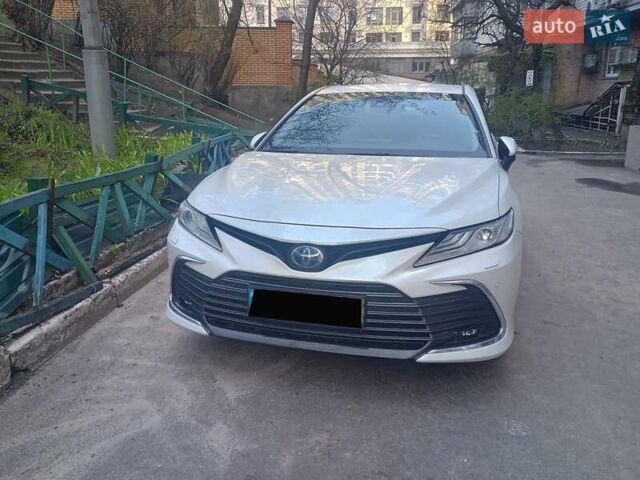 Белый Тойота Камри, объемом двигателя 2.49 л и пробегом 85 тыс. км за 33800 $, фото 1 на Automoto.ua