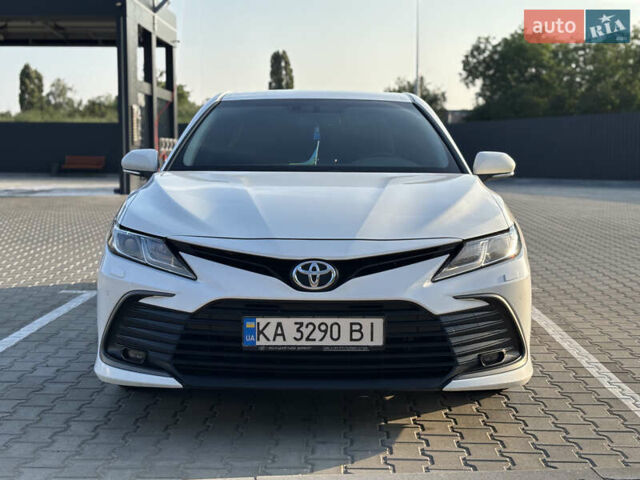 Белый Тойота Камри, объемом двигателя 2.49 л и пробегом 190 тыс. км за 21400 $, фото 1 на Automoto.ua