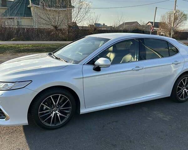 Белый Тойота Камри, объемом двигателя 2.49 л и пробегом 15 тыс. км за 37000 $, фото 1 на Automoto.ua