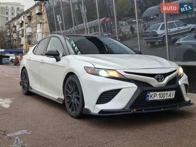 Білий Тойота Камрі, об'ємом двигуна 3.5 л та пробігом 35 тис. км за 35500 $, фото 1 на Automoto.ua