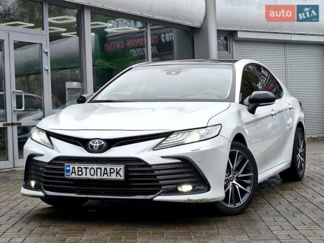 Белый Тойота Камри, объемом двигателя 2.49 л и пробегом 164 тыс. км за 25700 $, фото 1 на Automoto.ua