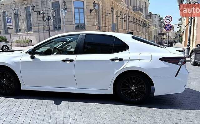 Белый Тойота Камри, объемом двигателя 2.5 л и пробегом 100 тыс. км за 36500 $, фото 1 на Automoto.ua