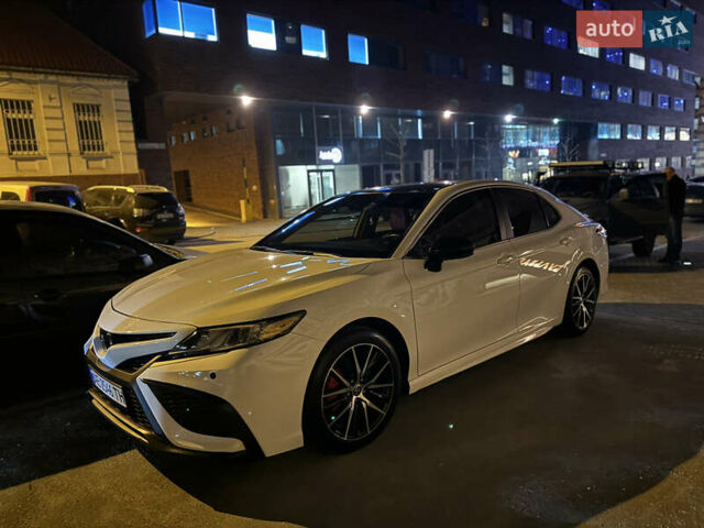 Белый Тойота Камри, объемом двигателя 2.49 л и пробегом 34 тыс. км за 27000 $, фото 1 на Automoto.ua