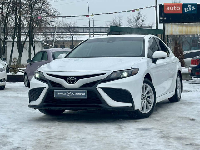 Белый Тойота Камри, объемом двигателя 2.49 л и пробегом 135 тыс. км за 24800 $, фото 1 на Automoto.ua