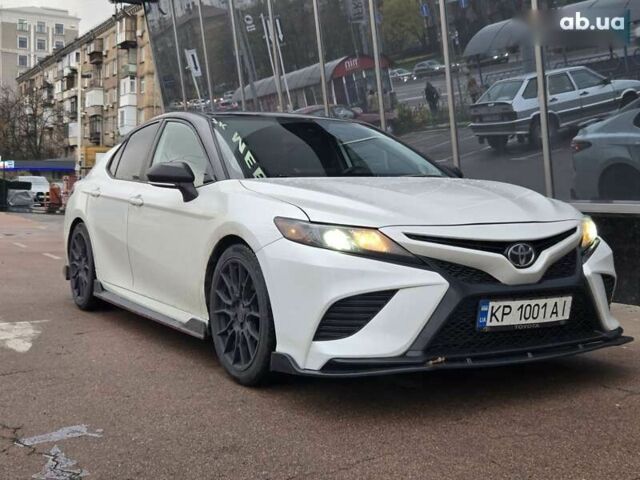 Білий Тойота Камрі, об'ємом двигуна 3.5 л та пробігом 35 тис. км за 35500 $, фото 1 на Automoto.ua
