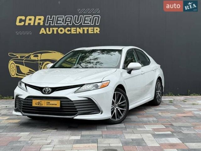 Белый Тойота Камри, объемом двигателя 2.49 л и пробегом 110 тыс. км за 25300 $, фото 1 на Automoto.ua