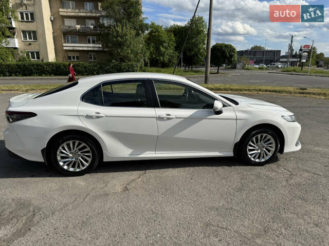 Белый Тойота Камри, объемом двигателя 2.49 л и пробегом 38 тыс. км за 35000 $, фото 1 на Automoto.ua